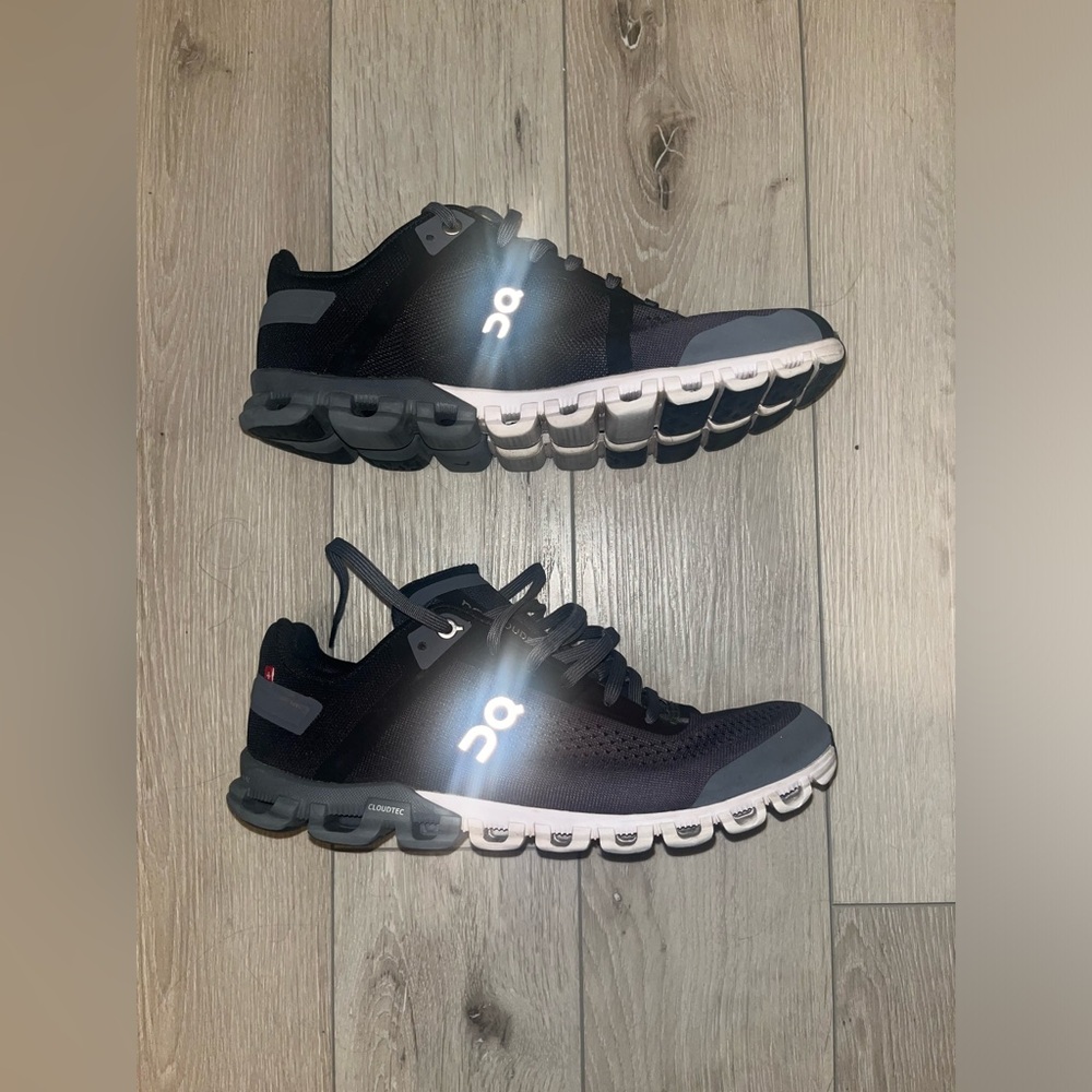 Like new on cloud running shoes